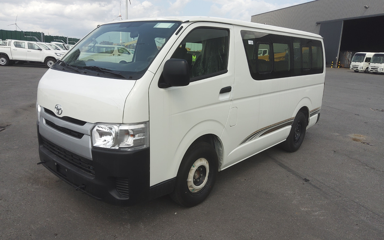 Toyota Hiace STANDARD ROOF 2.5L Diesel Manual - Minibussi, Pikkubussi: kuva Toyota Hiace STANDARD ROOF 2.5L Diesel Manual - Minibussi, Pikkubussi Toyota Hiace STANDARD ROOF 2.5L Diesel Manual - Minibussi, Pikkubussi: kuva Toyota Hiace STANDARD ROOF 2.5L Diesel Manual - Minibussi, Pikkubussi
