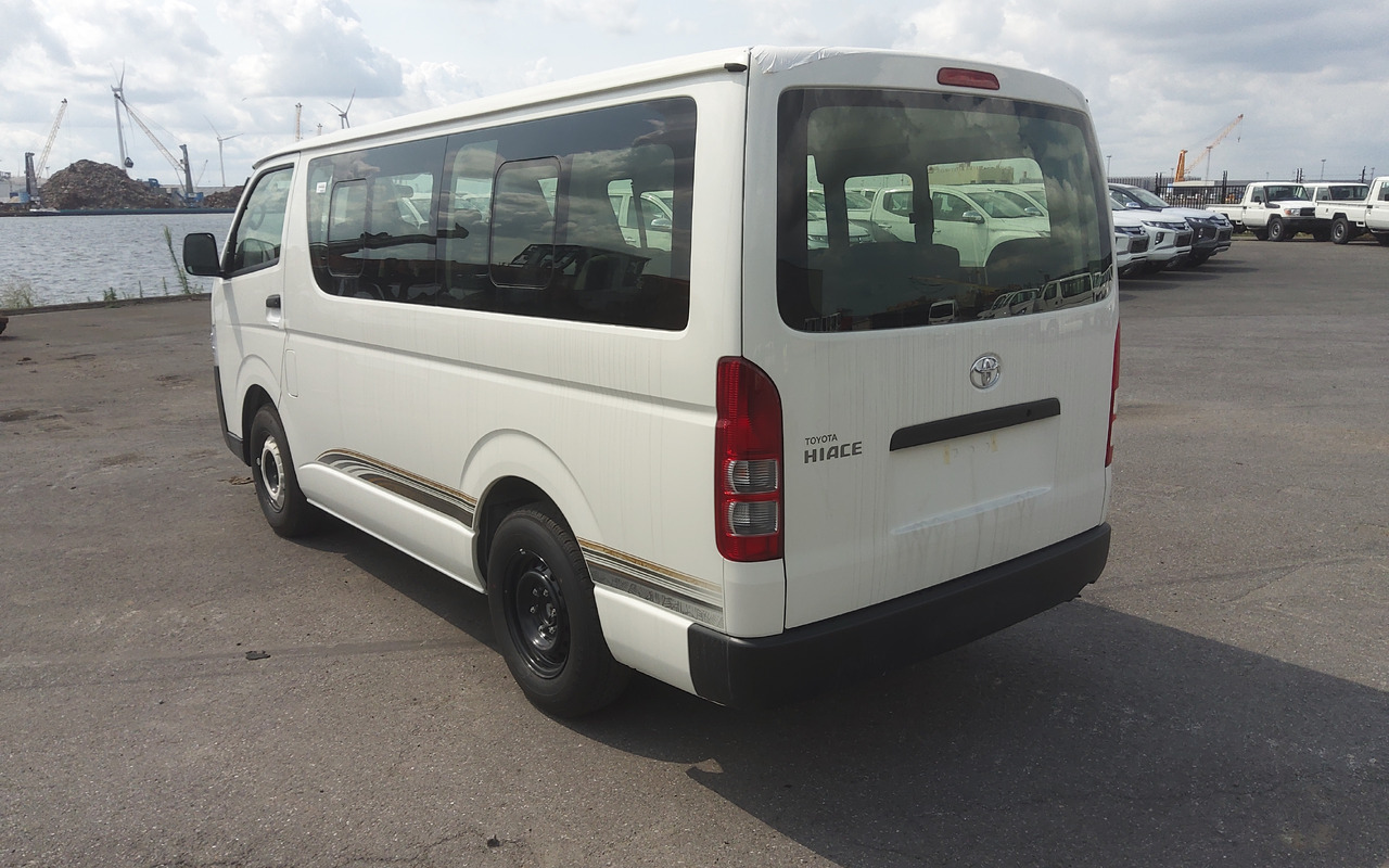 Toyota Hiace STANDARD ROOF 2.5L Diesel Manual - Minibussi, Pikkubussi: kuva Toyota Hiace STANDARD ROOF 2.5L Diesel Manual - Minibussi, Pikkubussi Toyota Hiace STANDARD ROOF 2.5L Diesel Manual - Minibussi, Pikkubussi: kuva Toyota Hiace STANDARD ROOF 2.5L Diesel Manual - Minibussi, Pikkubussi