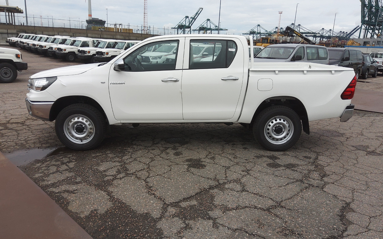 Toyota Hilux / Revo Pick-up double cabin pack security 2.4L Turbo Diesel Manual - Avolava-auto: kuva Toyota Hilux / Revo Pick-up double cabin pack security 2.4L Turbo Diesel Manual - Avolava-auto Toyota Hilux / Revo Pick-up double cabin pack security 2.4L Turbo Diesel Manual - Avolava-auto: kuva Toyota Hilux / Revo Pick-up double cabin pack security 2.4L Turbo Diesel Manual - Avolava-auto