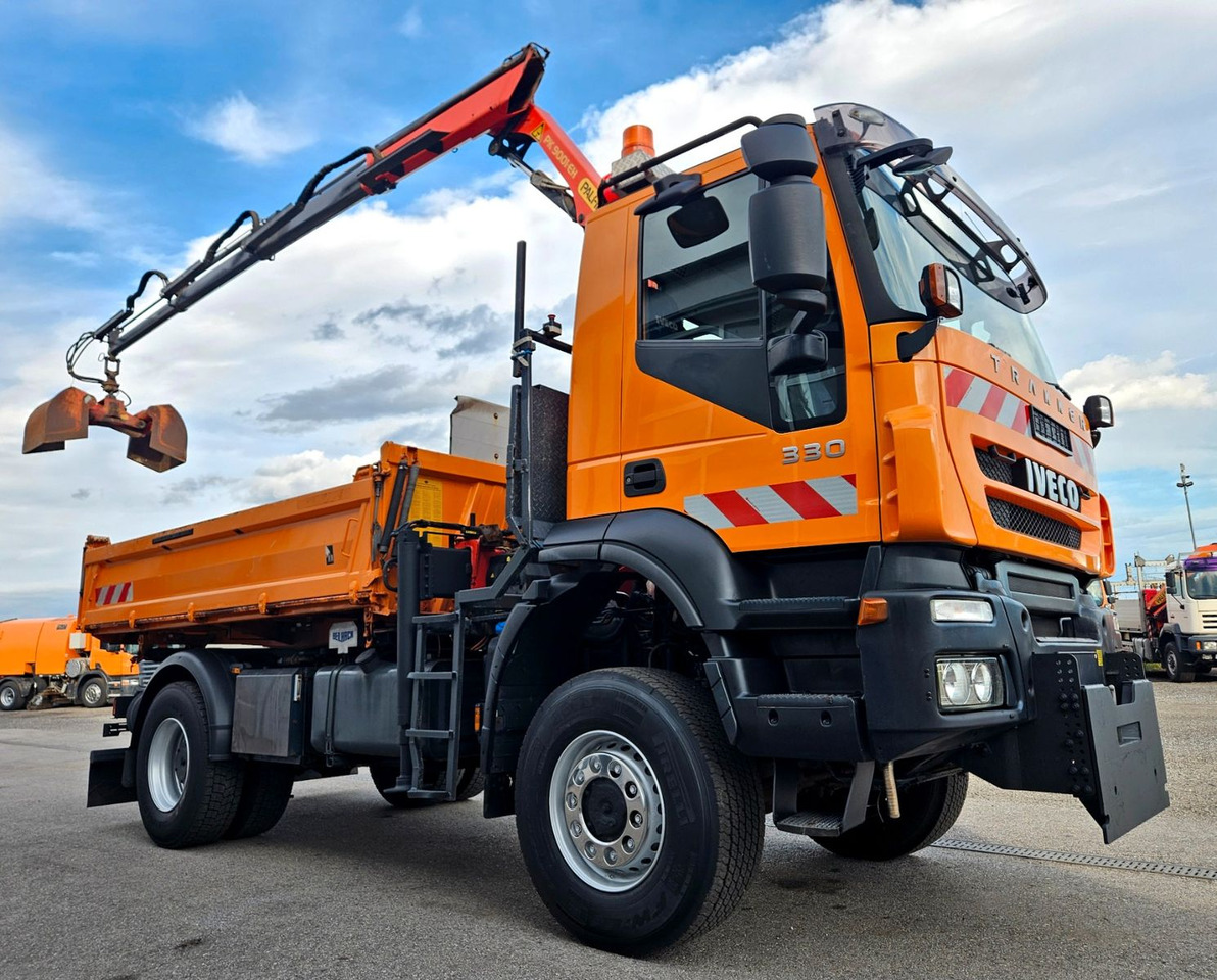 Iveco Trakker 190T33 4x4 Euro5 Kran Palfinger Funk - Kippiauto kuorma-auto, Nosturiauto: kuva  Iveco Trakker 190T33 4x4 Euro5 Kran Palfinger Funk - Kippiauto kuorma-auto, Nosturiauto Iveco Trakker 190T33 4x4 Euro5 Kran Palfinger Funk - Kippiauto kuorma-auto, Nosturiauto: kuva  Iveco Trakker 190T33 4x4 Euro5 Kran Palfinger Funk - Kippiauto kuorma-auto, Nosturiauto