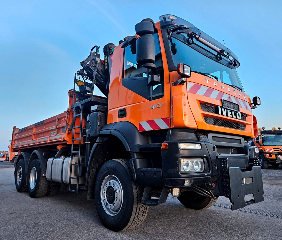 Kippiauto kuorma-auto, Nosturiauto Iveco Trakker 410 6x4-4 EEV Palfinger PK12502 Funk: kuva Kippiauto kuorma-auto, Nosturiauto Iveco Trakker 410 6x4-4 EEV Palfinger PK12502 Funk