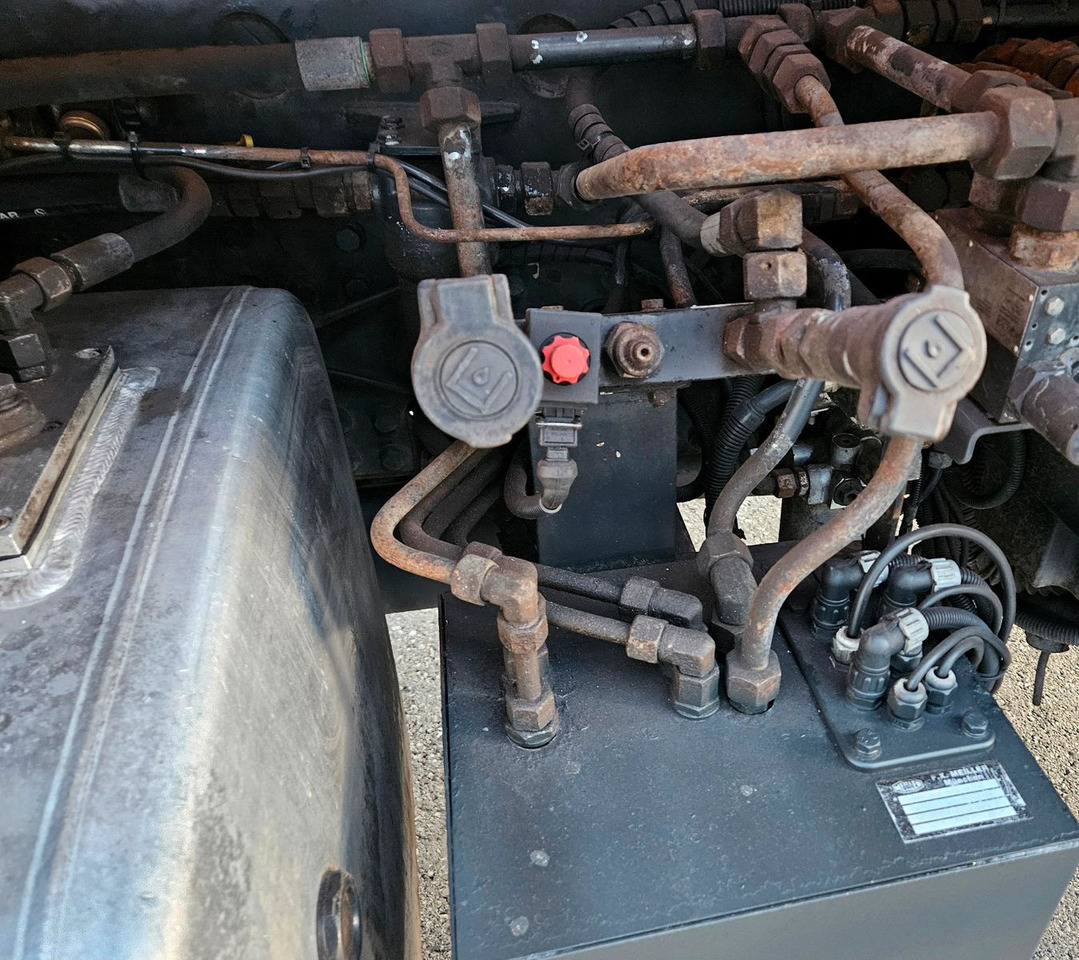 Kippiauto kuorma-auto, Nosturiauto Iveco Trakker 410 6x4-4 EEV Palfinger PK12502 Funk: kuva Kippiauto kuorma-auto, Nosturiauto Iveco Trakker 410 6x4-4 EEV Palfinger PK12502 Funk