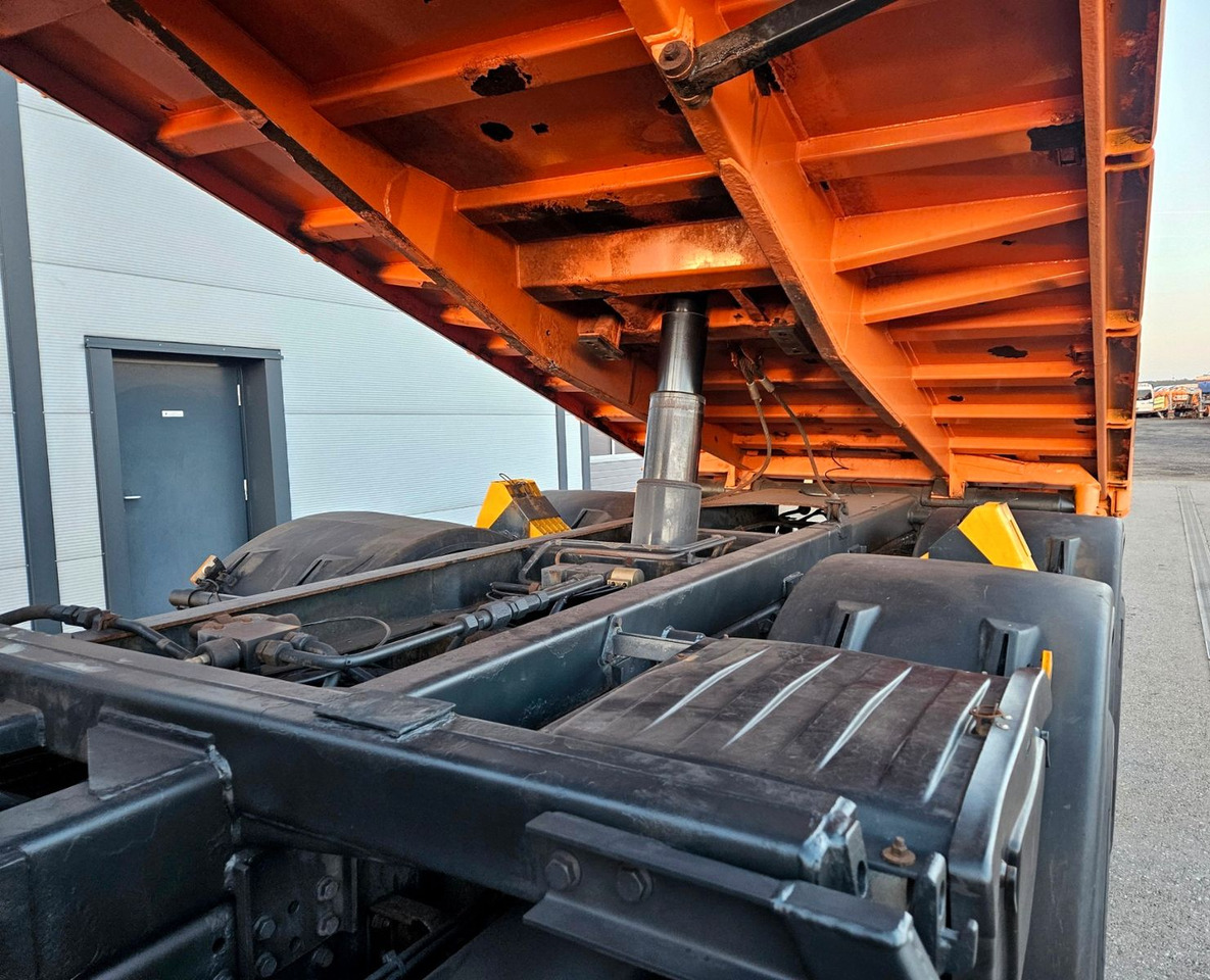 Kippiauto kuorma-auto, Nosturiauto Iveco Trakker 410 6x4-4 EEV Palfinger PK12502 Funk: kuva Kippiauto kuorma-auto, Nosturiauto Iveco Trakker 410 6x4-4 EEV Palfinger PK12502 Funk