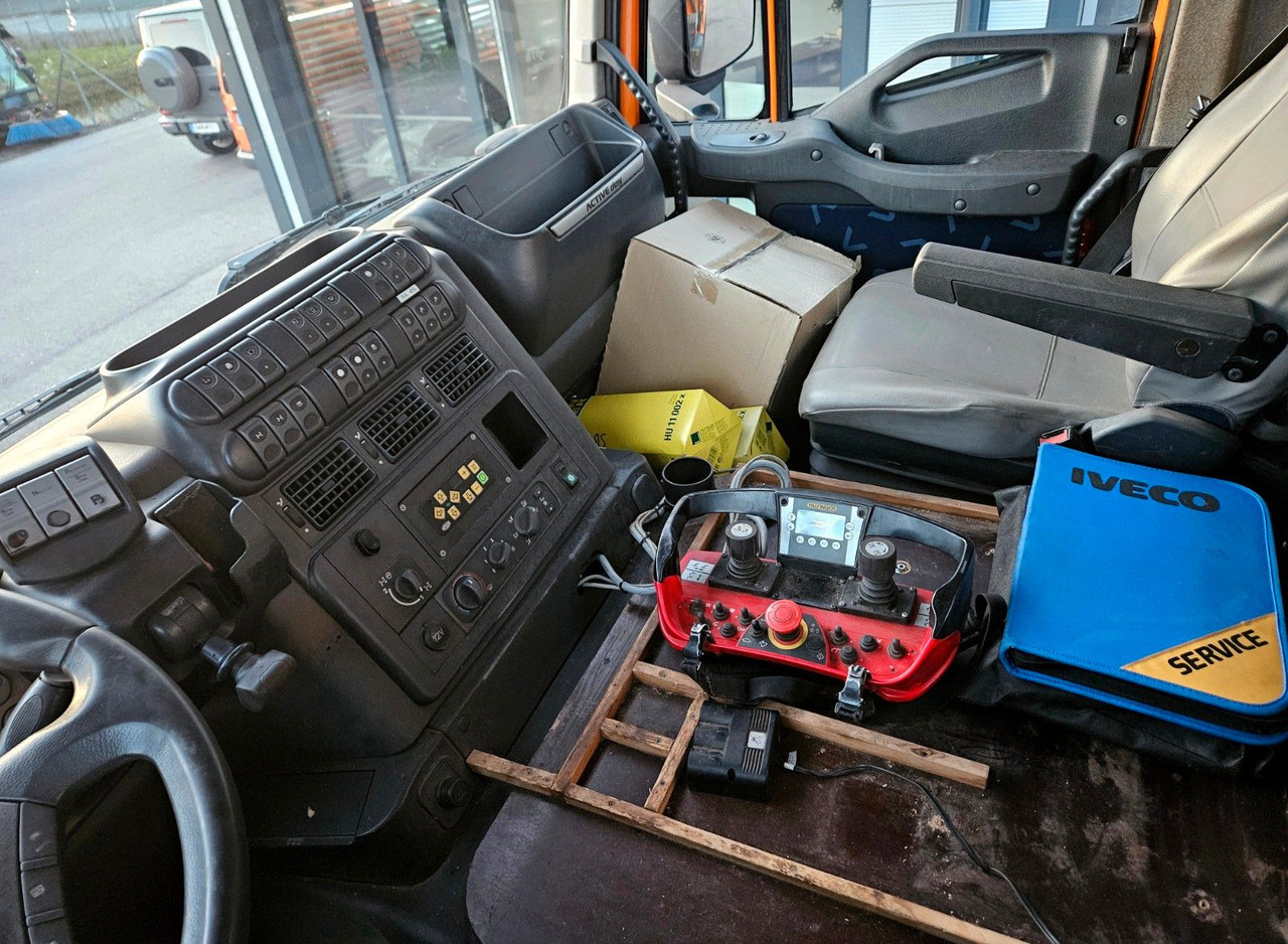 Kippiauto kuorma-auto, Nosturiauto Iveco Trakker 410 6x4-4 EEV Palfinger PK12502 Funk: kuva Kippiauto kuorma-auto, Nosturiauto Iveco Trakker 410 6x4-4 EEV Palfinger PK12502 Funk