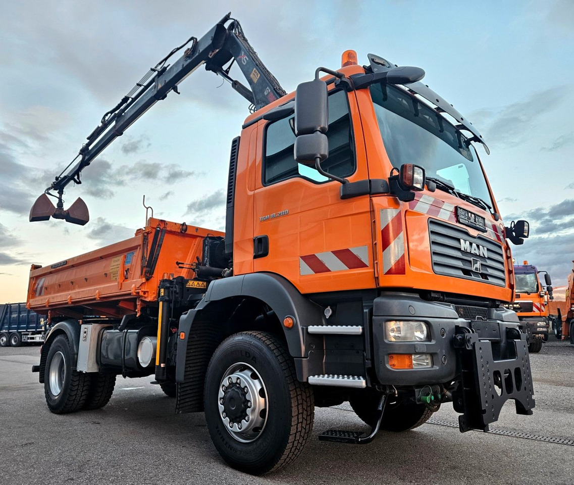 MAN TGM 18.280 4x4 HIAB 111-3 Funk Kran Winterdienst - Kippiauto kuorma-auto, Nosturiauto: kuva MAN TGM 18.280 4x4 HIAB 111-3 Funk Kran Winterdienst - Kippiauto kuorma-auto, Nosturiauto MAN TGM 18.280 4x4 HIAB 111-3 Funk Kran Winterdienst - Kippiauto kuorma-auto, Nosturiauto: kuva MAN TGM 18.280 4x4 HIAB 111-3 Funk Kran Winterdienst - Kippiauto kuorma-auto, Nosturiauto