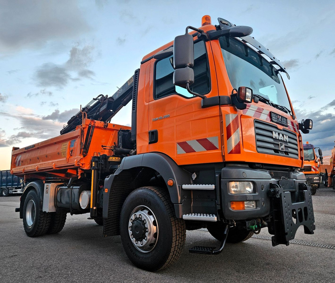 MAN TGM 18.280 4x4 HIAB 111-3 Funk Kran Winterdienst - Kippiauto kuorma-auto, Nosturiauto: kuva MAN TGM 18.280 4x4 HIAB 111-3 Funk Kran Winterdienst - Kippiauto kuorma-auto, Nosturiauto MAN TGM 18.280 4x4 HIAB 111-3 Funk Kran Winterdienst - Kippiauto kuorma-auto, Nosturiauto: kuva MAN TGM 18.280 4x4 HIAB 111-3 Funk Kran Winterdienst - Kippiauto kuorma-auto, Nosturiauto