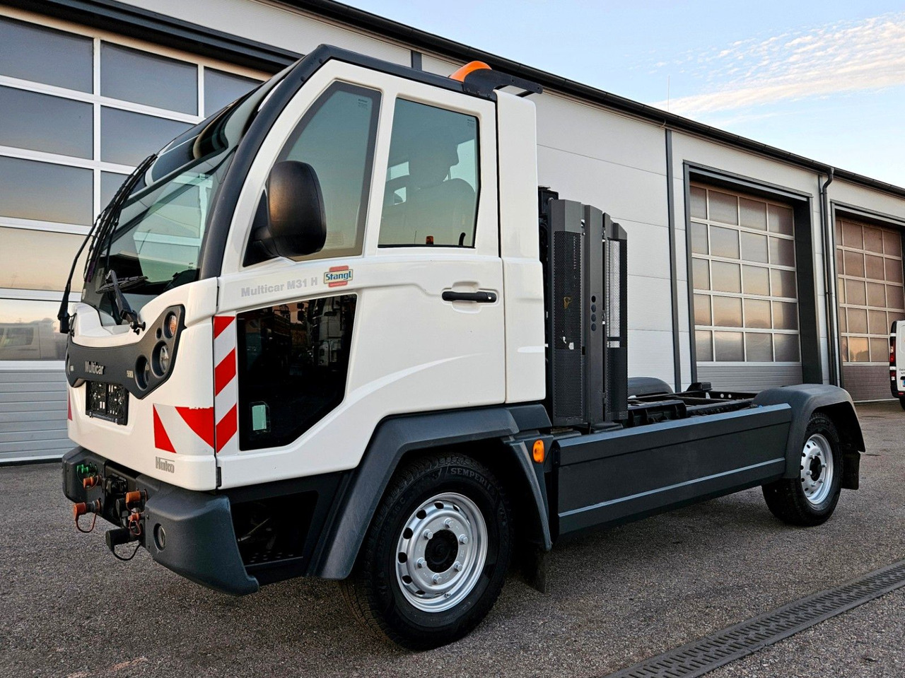 Multicar M31 H Euro6 4x4 175PS - Kuorma-auto alusta: kuva Multicar M31 H Euro6 4x4 175PS - Kuorma-auto alusta Multicar M31 H Euro6 4x4 175PS - Kuorma-auto alusta: kuva Multicar M31 H Euro6 4x4 175PS - Kuorma-auto alusta