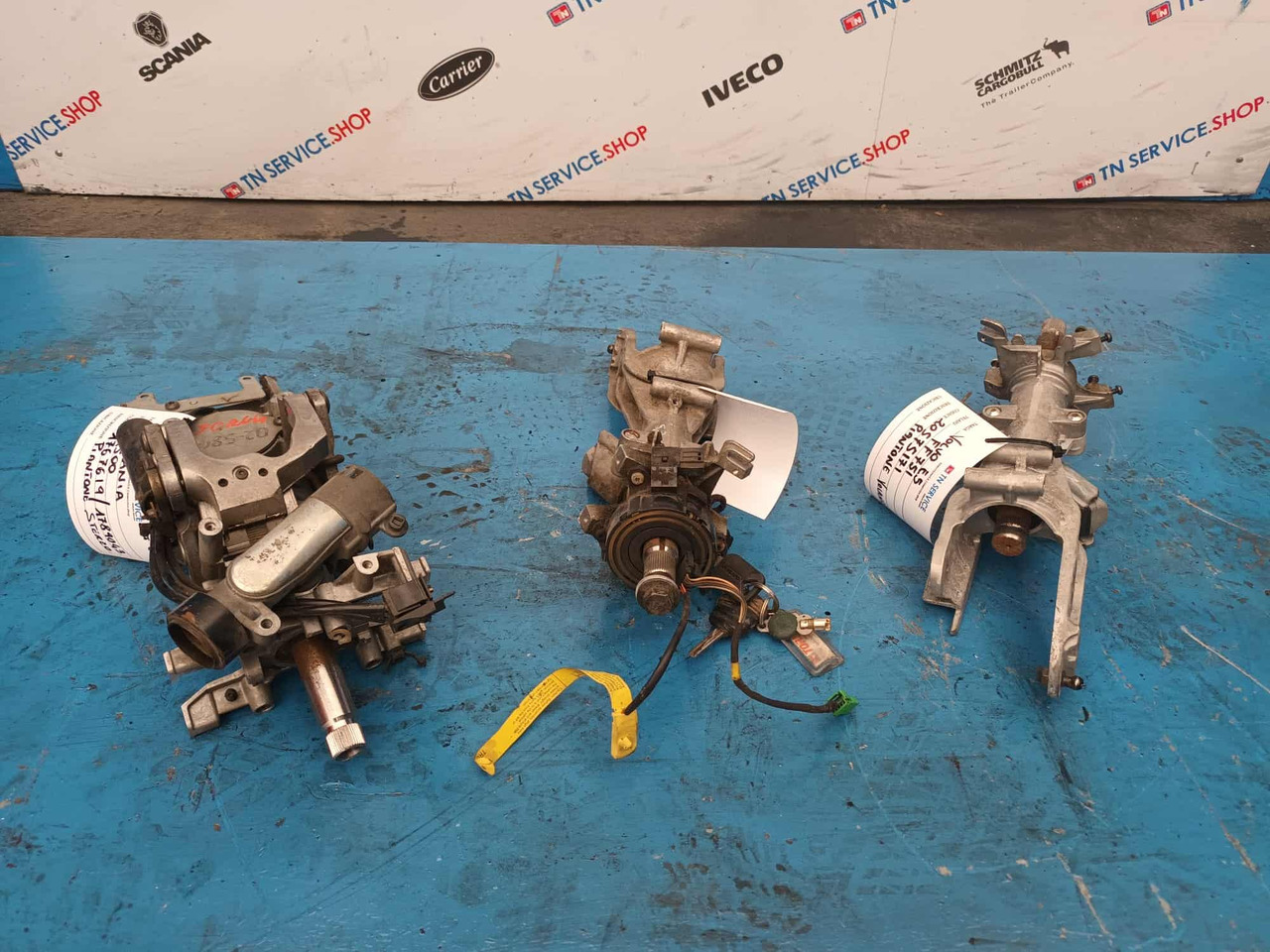 Piantone Sterzo Volvo Scania - Ohjauspylväs - Kuorma-auto: kuva Piantone Sterzo Volvo Scania - Ohjauspylväs - Kuorma-auto Piantone Sterzo Volvo Scania - Ohjauspylväs - Kuorma-auto: kuva Piantone Sterzo Volvo Scania - Ohjauspylväs - Kuorma-auto