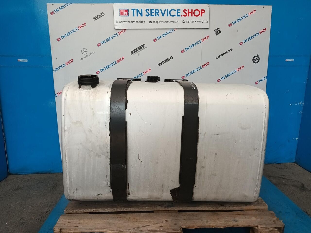 Renault VOLVO 20503506 445LT - Polttoainetankki - Kuorma-auto: kuva Renault VOLVO 20503506 445LT - Polttoainetankki - Kuorma-auto Renault VOLVO 20503506 445LT - Polttoainetankki - Kuorma-auto: kuva Renault VOLVO 20503506 445LT - Polttoainetankki - Kuorma-auto