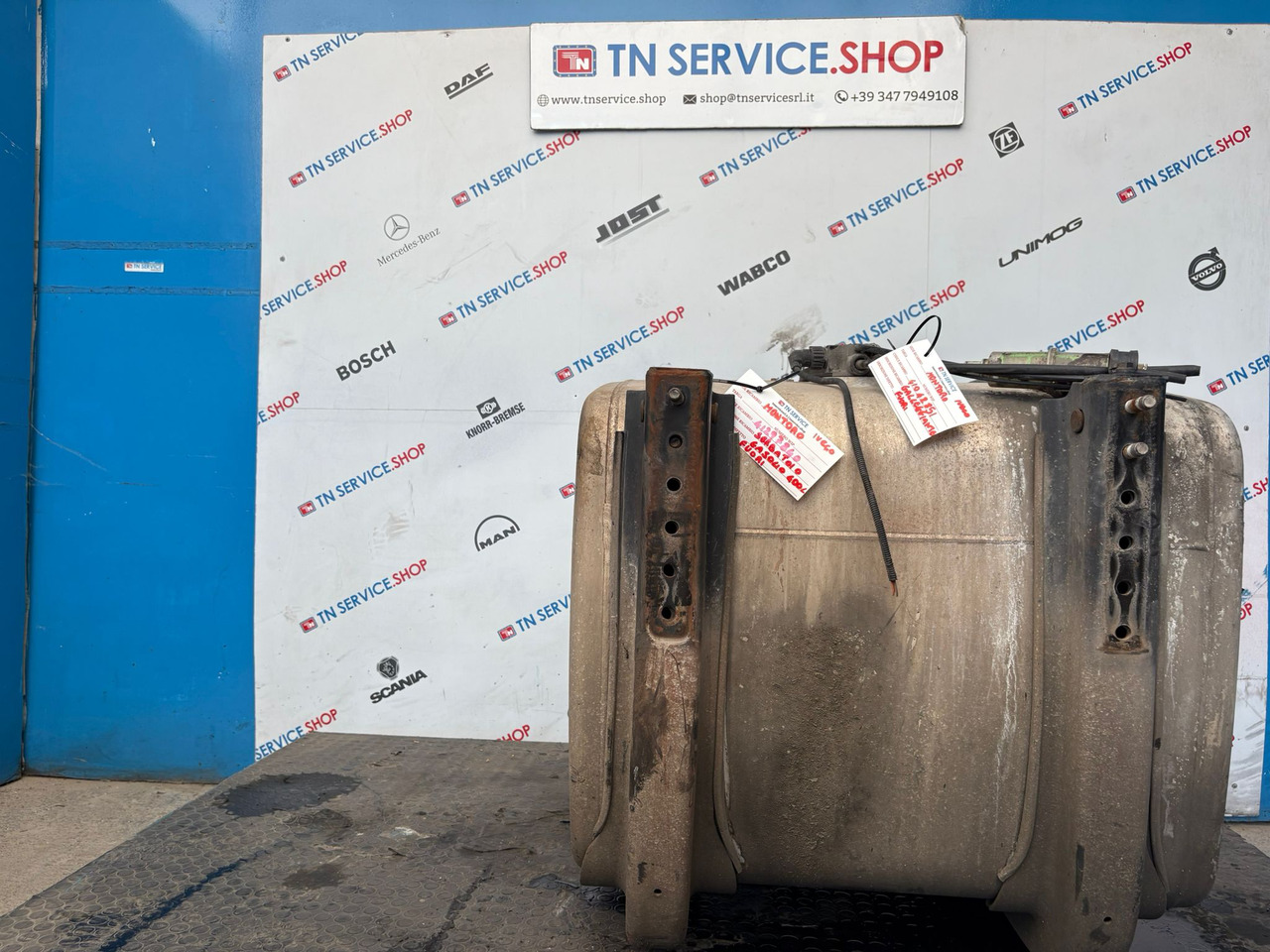 Serbatoio Gasolio Iveco - Polttoainetankki - Tavara-auto: kuva Serbatoio Gasolio Iveco - Polttoainetankki - Tavara-auto Serbatoio Gasolio Iveco - Polttoainetankki - Tavara-auto: kuva Serbatoio Gasolio Iveco - Polttoainetankki - Tavara-auto