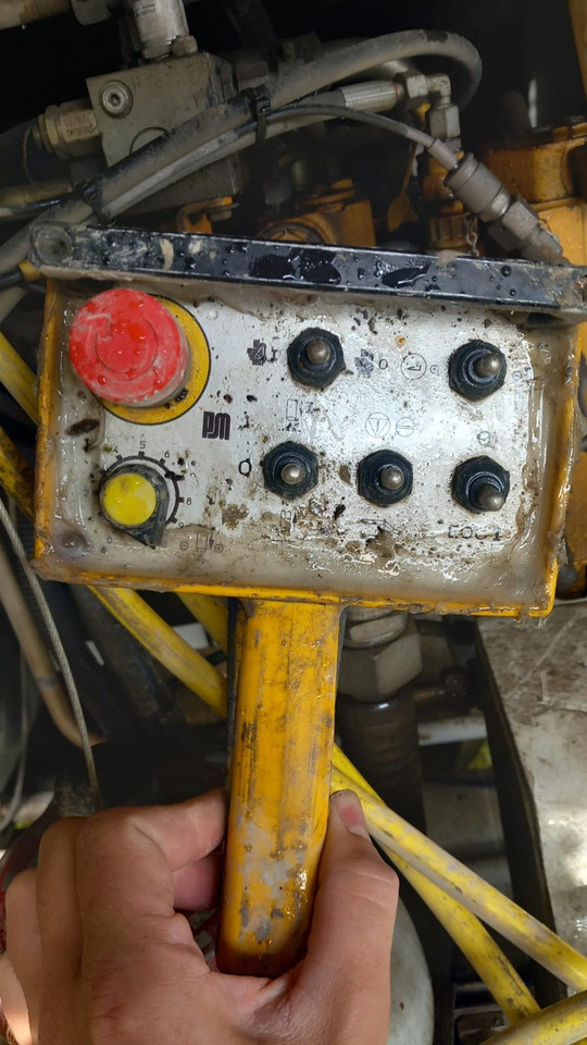 Putzmeister 2109 - Hinattava betonipumppu: kuva Putzmeister 2109 - Hinattava betonipumppu Putzmeister 2109 - Hinattava betonipumppu: kuva Putzmeister 2109 - Hinattava betonipumppu