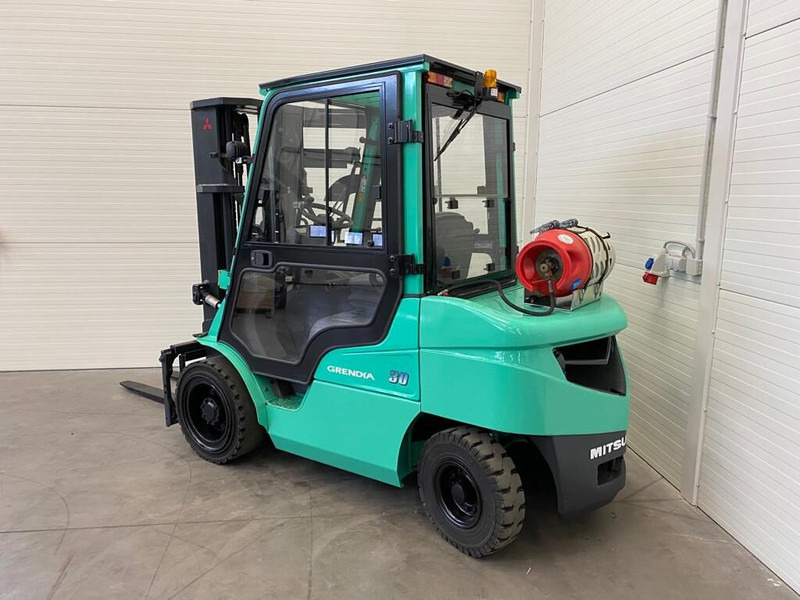 Mitsubishi FG30N - Kaasutrukki: kuva Mitsubishi FG30N - Kaasutrukki Mitsubishi FG30N - Kaasutrukki: kuva Mitsubishi FG30N - Kaasutrukki