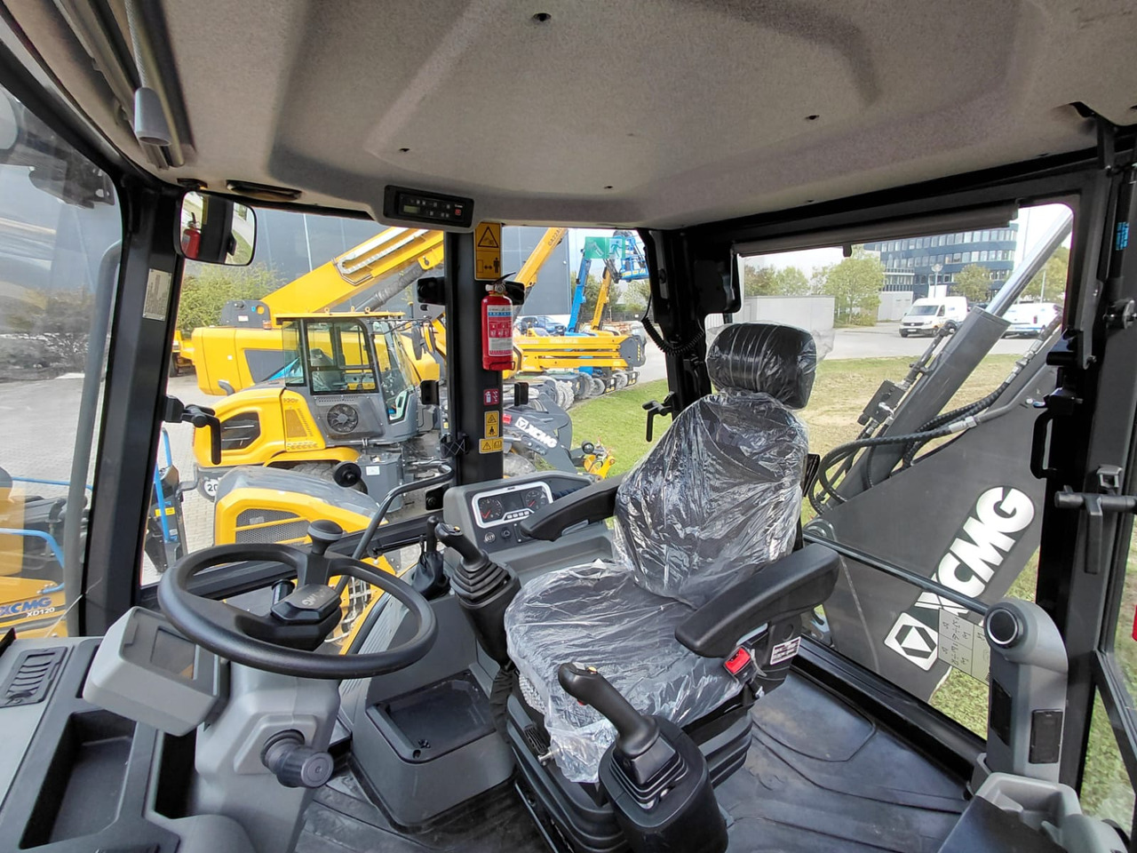 XCMG XC8-S3580 - Kaivuri-trukki: kuva XCMG XC8-S3580 - Kaivuri-trukki XCMG XC8-S3580 - Kaivuri-trukki: kuva XCMG XC8-S3580 - Kaivuri-trukki