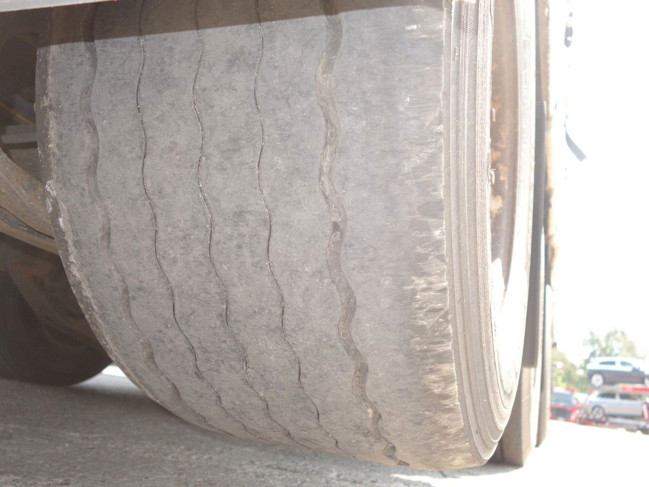 Pressukapellipuoliperävaunu Diversen SN24 Mega, Liftachse, SAF Achsen Koegel SN24 Mega, Liftachse, SAF Achsen: kuva Pressukapellipuoliperävaunu Diversen SN24 Mega, Liftachse, SAF Achsen Koegel SN24 Mega, Liftachse, SAF Achsen