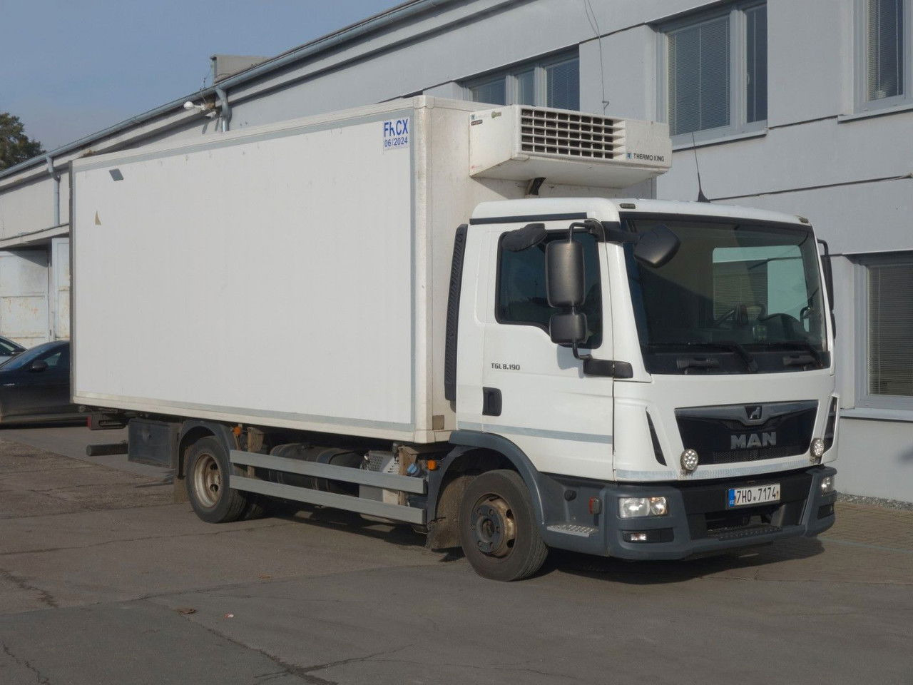 MAN 8.190 ThermoKing V800MAX, 2 Kammern - Refrigeraattori kuorma-auto: kuva MAN 8.190 ThermoKing V800MAX, 2 Kammern - Refrigeraattori kuorma-auto MAN 8.190 ThermoKing V800MAX, 2 Kammern - Refrigeraattori kuorma-auto: kuva MAN 8.190 ThermoKing V800MAX, 2 Kammern - Refrigeraattori kuorma-auto