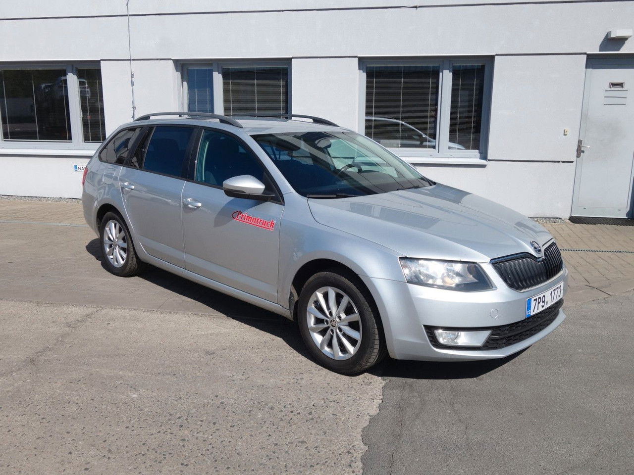 Škoda Octavia Combi Ambition 1,6 TDI, DSG, Navi, Clima - Farmari: kuva Škoda Octavia Combi Ambition 1,6 TDI, DSG, Navi, Clima - Farmari Škoda Octavia Combi Ambition 1,6 TDI, DSG, Navi, Clima - Farmari: kuva Škoda Octavia Combi Ambition 1,6 TDI, DSG, Navi, Clima - Farmari