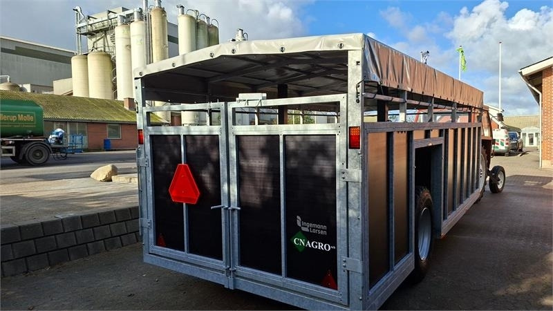 CN Agro Model D - Eläinten kuljetus perävaunu, Maatalous perävaunu: kuva CN Agro Model D - Eläinten kuljetus perävaunu, Maatalous perävaunu CN Agro Model D - Eläinten kuljetus perävaunu, Maatalous perävaunu: kuva CN Agro Model D - Eläinten kuljetus perävaunu, Maatalous perävaunu