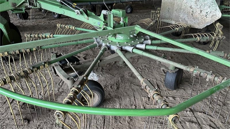 Krone Swadro 2000 TC - Pöyhin: kuva Krone Swadro 2000 TC - Pöyhin Krone Swadro 2000 TC - Pöyhin: kuva Krone Swadro 2000 TC - Pöyhin