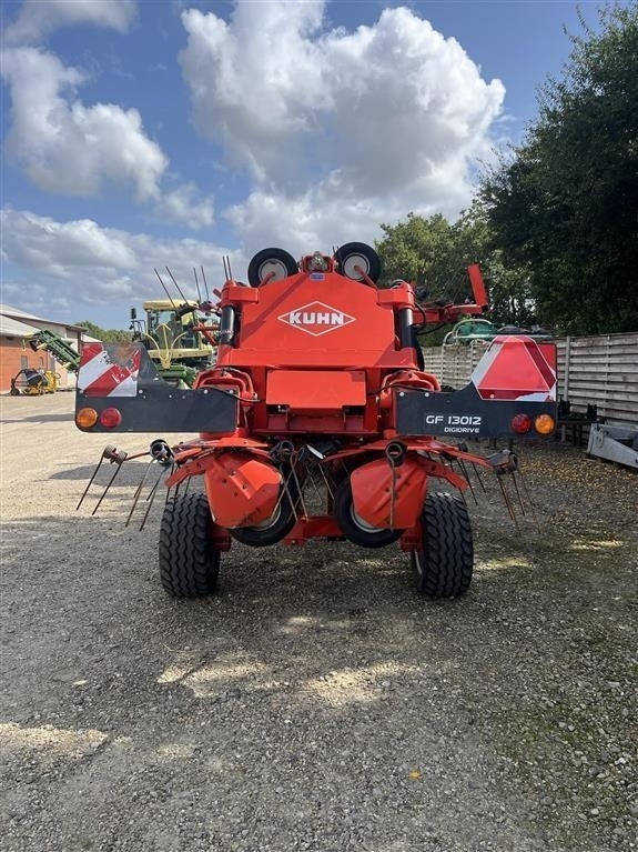 Kuhn GF13012 - Pöyhin: kuva Kuhn GF13012 - Pöyhin Kuhn GF13012 - Pöyhin: kuva Kuhn GF13012 - Pöyhin