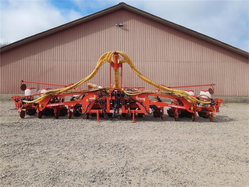 Maschio Gaspardo Manta XL 12 rk med PA1 fronttank - Kylvökone: kuva Maschio Gaspardo Manta XL 12 rk med PA1 fronttank - Kylvökone Maschio Gaspardo Manta XL 12 rk med PA1 fronttank - Kylvökone: kuva Maschio Gaspardo Manta XL 12 rk med PA1 fronttank - Kylvökone