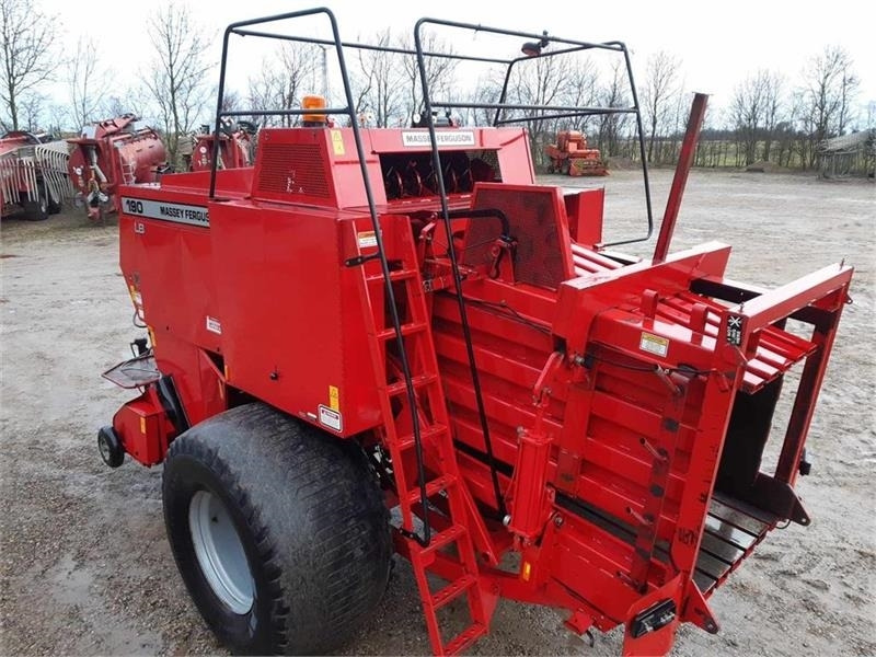 Massey Ferguson 190 - Kanttipaalain: kuva Massey Ferguson 190 - Kanttipaalain Massey Ferguson 190 - Kanttipaalain: kuva Massey Ferguson 190 - Kanttipaalain