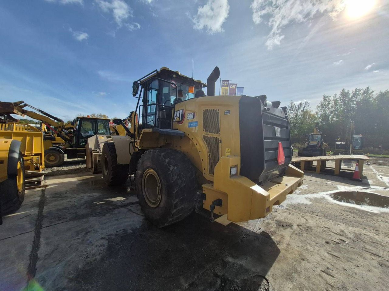 CAT 950 - Pyöräkuormaaja: kuva CAT 950 - Pyöräkuormaaja CAT 950 - Pyöräkuormaaja: kuva CAT 950 - Pyöräkuormaaja