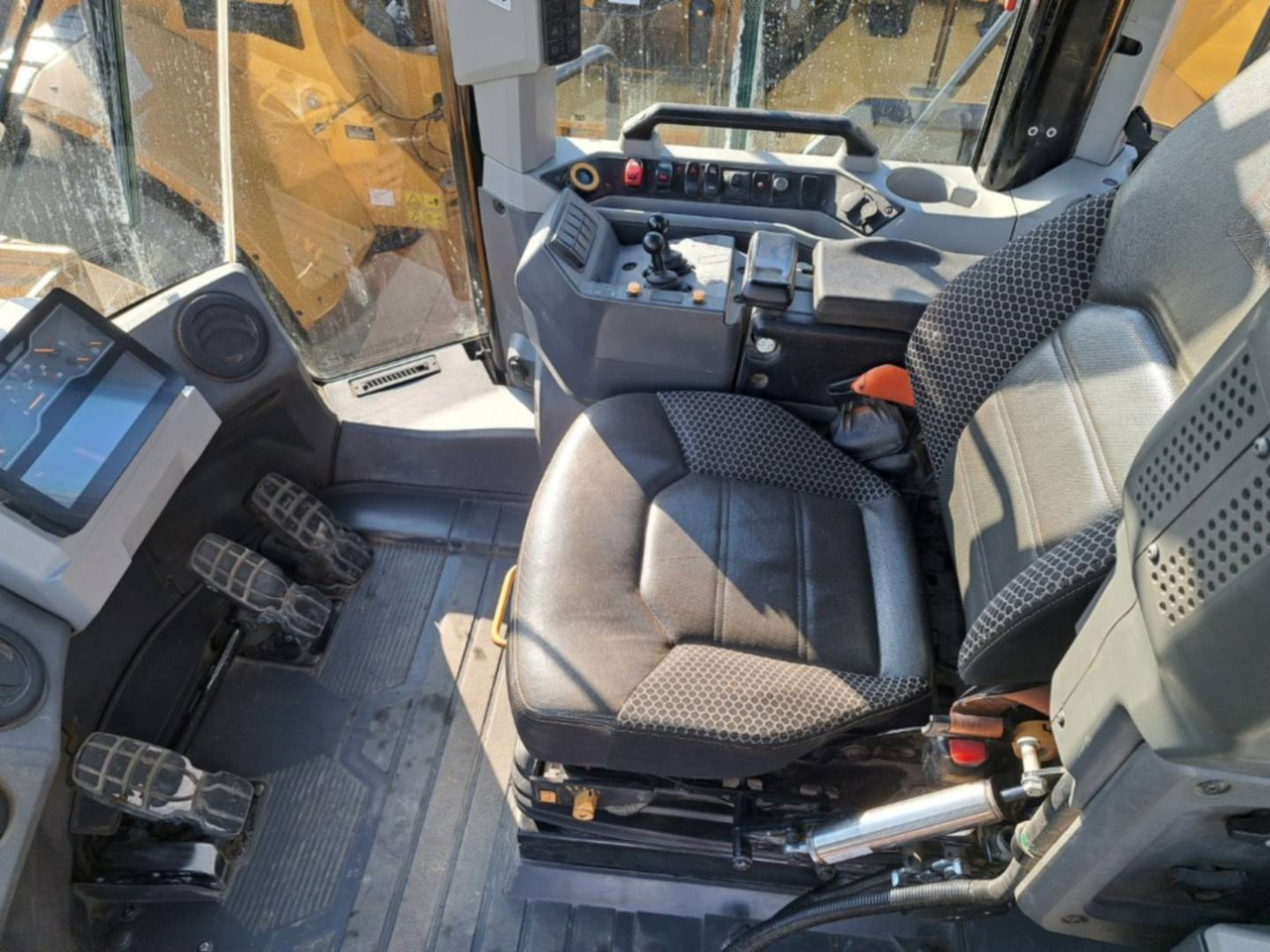 CAT 972 - Pyöräkuormaaja: kuva CAT 972 - Pyöräkuormaaja CAT 972 - Pyöräkuormaaja: kuva CAT 972 - Pyöräkuormaaja