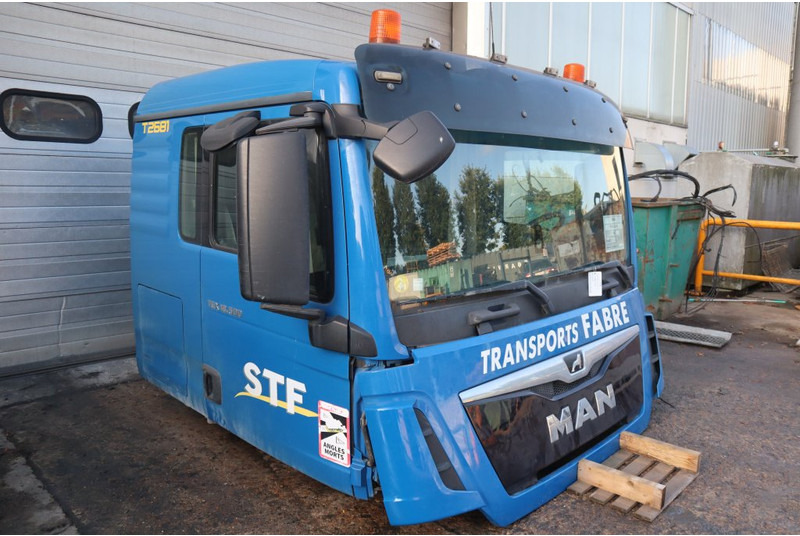 MAN F99L40 TGX XL - Ohjaamo ja sisustus - Kuorma-auto: kuva MAN F99L40 TGX XL - Ohjaamo ja sisustus - Kuorma-auto MAN F99L40 TGX XL - Ohjaamo ja sisustus - Kuorma-auto: kuva MAN F99L40 TGX XL - Ohjaamo ja sisustus - Kuorma-auto