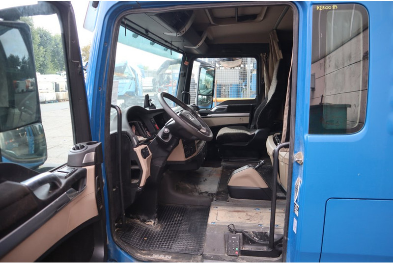 MAN F99L40 TGX XL EURO6 - Ohjaamo ja sisustus - Kuorma-auto: kuva MAN F99L40 TGX XL EURO6 - Ohjaamo ja sisustus - Kuorma-auto MAN F99L40 TGX XL EURO6 - Ohjaamo ja sisustus - Kuorma-auto: kuva MAN F99L40 TGX XL EURO6 - Ohjaamo ja sisustus - Kuorma-auto