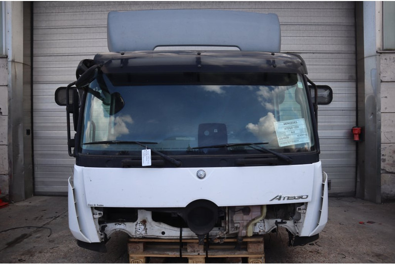 Mercedes-Benz ATEGO MP4 6CYL - Ohjaamo ja sisustus - Kuorma-auto: kuva Mercedes-Benz ATEGO MP4 6CYL - Ohjaamo ja sisustus - Kuorma-auto Mercedes-Benz ATEGO MP4 6CYL - Ohjaamo ja sisustus - Kuorma-auto: kuva Mercedes-Benz ATEGO MP4 6CYL - Ohjaamo ja sisustus - Kuorma-auto