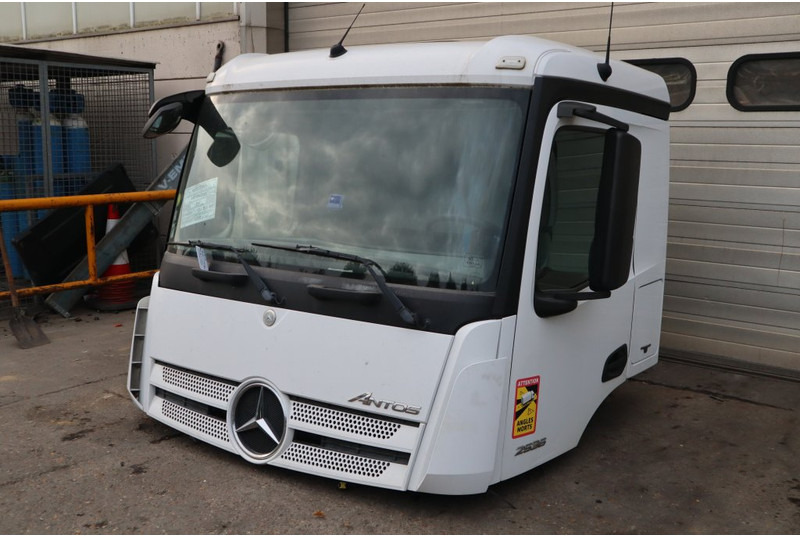 Mercedes-Benz M-CLASSIC 2.3 320MM - Ohjaamo ja sisustus - Kuorma-auto: kuva Mercedes-Benz M-CLASSIC 2.3 320MM - Ohjaamo ja sisustus - Kuorma-auto Mercedes-Benz M-CLASSIC 2.3 320MM - Ohjaamo ja sisustus - Kuorma-auto: kuva Mercedes-Benz M-CLASSIC 2.3 320MM - Ohjaamo ja sisustus - Kuorma-auto