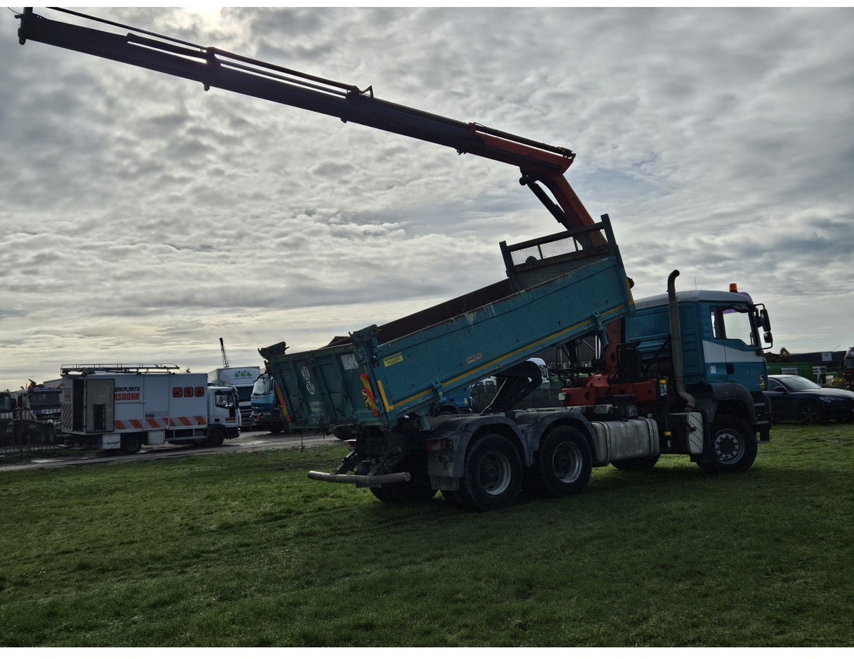 MAN TGA 33.360 TIPPER 3 SIDE CRANE PALFINGER 16502 *REMOTE CONTROL - Kippiauto kuorma-auto: kuva MAN TGA 33.360 TIPPER 3 SIDE CRANE PALFINGER 16502 *REMOTE CONTROL - Kippiauto kuorma-auto MAN TGA 33.360 TIPPER 3 SIDE CRANE PALFINGER 16502 *REMOTE CONTROL - Kippiauto kuorma-auto: kuva MAN TGA 33.360 TIPPER 3 SIDE CRANE PALFINGER 16502 *REMOTE CONTROL - Kippiauto kuorma-auto
