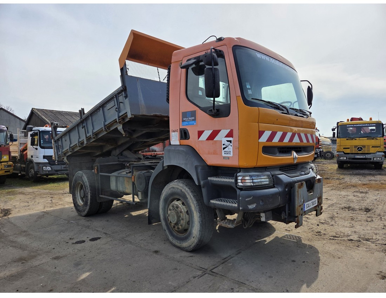 Renault Kerax 340 4x4 Tipper Manual Gearbox Mechanical pump Pompe Mecanique - Kippiauto kuorma-auto: kuva Renault Kerax 340 4x4 Tipper Manual Gearbox Mechanical pump Pompe Mecanique - Kippiauto kuorma-auto Renault Kerax 340 4x4 Tipper Manual Gearbox Mechanical pump Pompe Mecanique - Kippiauto kuorma-auto: kuva Renault Kerax 340 4x4 Tipper Manual Gearbox Mechanical pump Pompe Mecanique - Kippiauto kuorma-auto