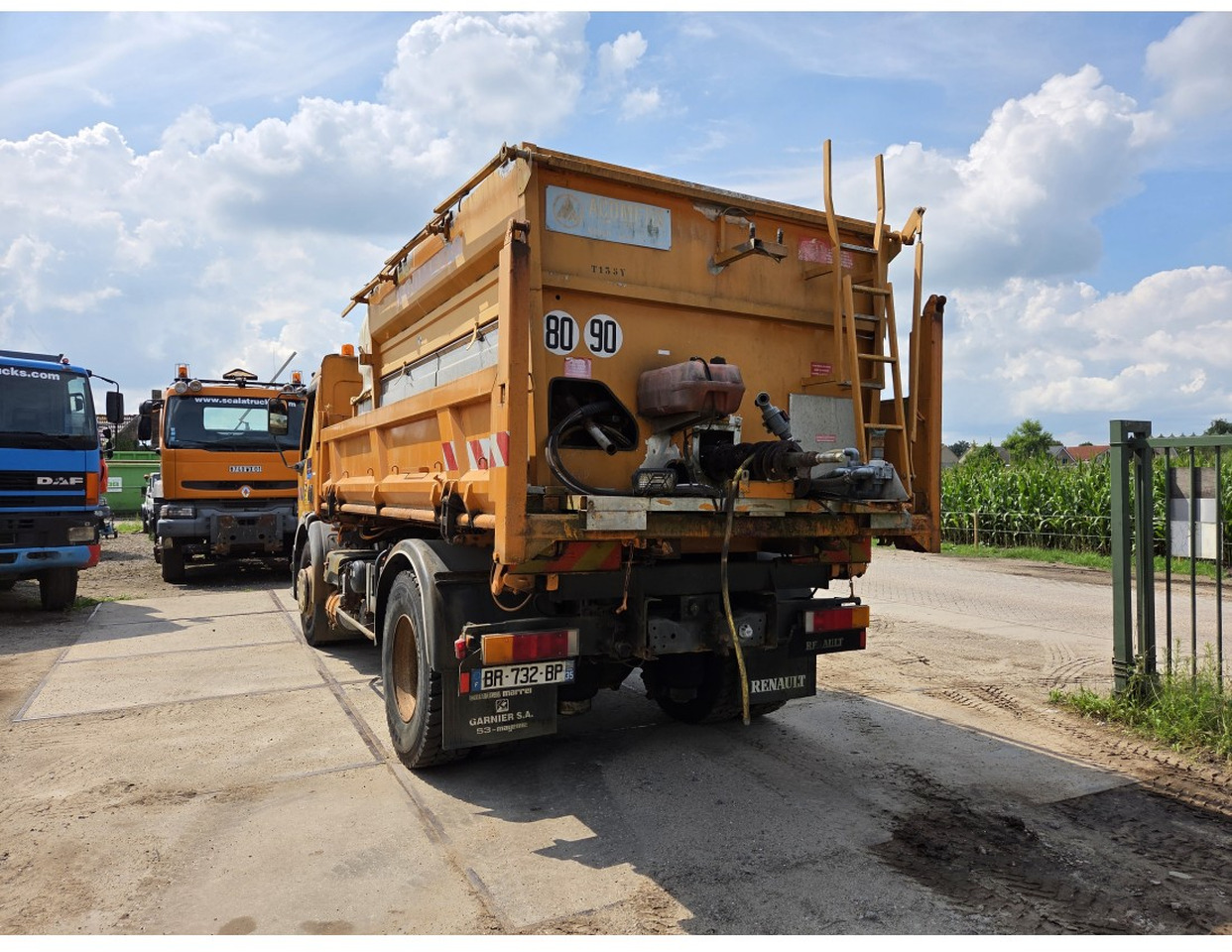 Renault Premium 300 4x2 Tipper Gritter Manual Gearbox Mechanical pump Pomp - Kippiauto kuorma-auto: kuva Renault Premium 300 4x2 Tipper Gritter Manual Gearbox Mechanical pump Pomp - Kippiauto kuorma-auto Renault Premium 300 4x2 Tipper Gritter Manual Gearbox Mechanical pump Pomp - Kippiauto kuorma-auto: kuva Renault Premium 300 4x2 Tipper Gritter Manual Gearbox Mechanical pump Pomp - Kippiauto kuorma-auto