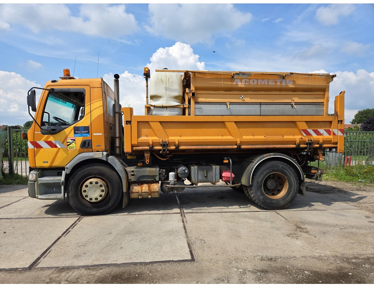 Renault Premium 300 4x2 Tipper Gritter Manual Gearbox Mechanical pump Pomp - Kippiauto kuorma-auto: kuva Renault Premium 300 4x2 Tipper Gritter Manual Gearbox Mechanical pump Pomp - Kippiauto kuorma-auto Renault Premium 300 4x2 Tipper Gritter Manual Gearbox Mechanical pump Pomp - Kippiauto kuorma-auto: kuva Renault Premium 300 4x2 Tipper Gritter Manual Gearbox Mechanical pump Pomp - Kippiauto kuorma-auto