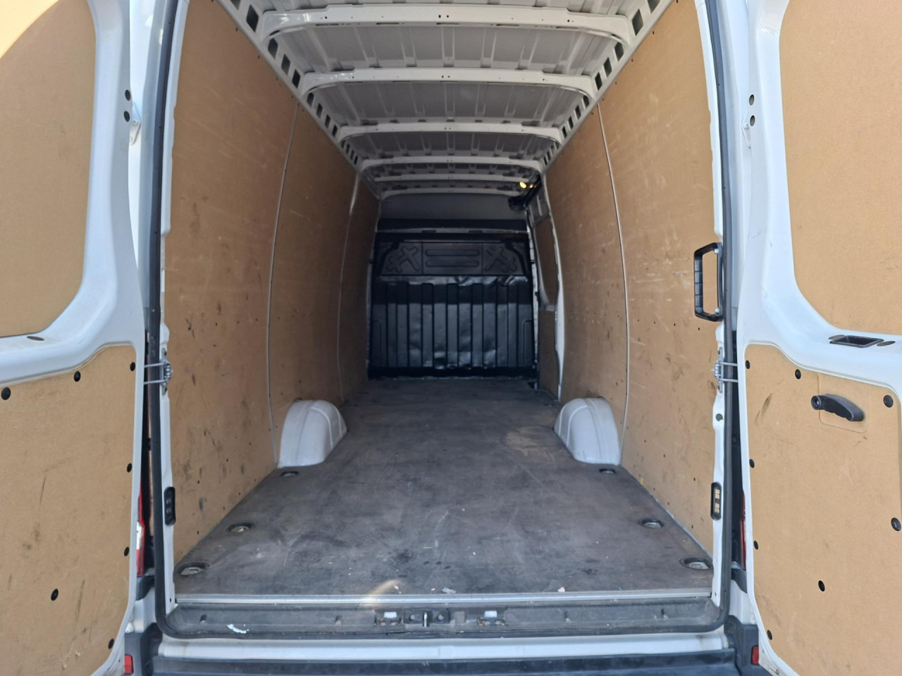 IVECO Daily 35S16V - Pikkubussi: kuva IVECO Daily 35S16V - Pikkubussi IVECO Daily 35S16V - Pikkubussi: kuva IVECO Daily 35S16V - Pikkubussi