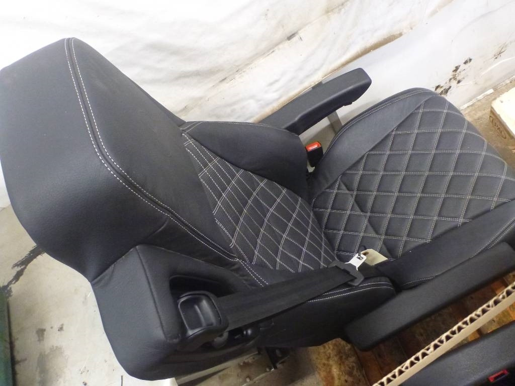 Mercedes-Benz Actros - Ohjaamo - Kuorma-auto: kuva Mercedes-Benz Actros - Ohjaamo - Kuorma-auto Mercedes-Benz Actros - Ohjaamo - Kuorma-auto: kuva Mercedes-Benz Actros - Ohjaamo - Kuorma-auto