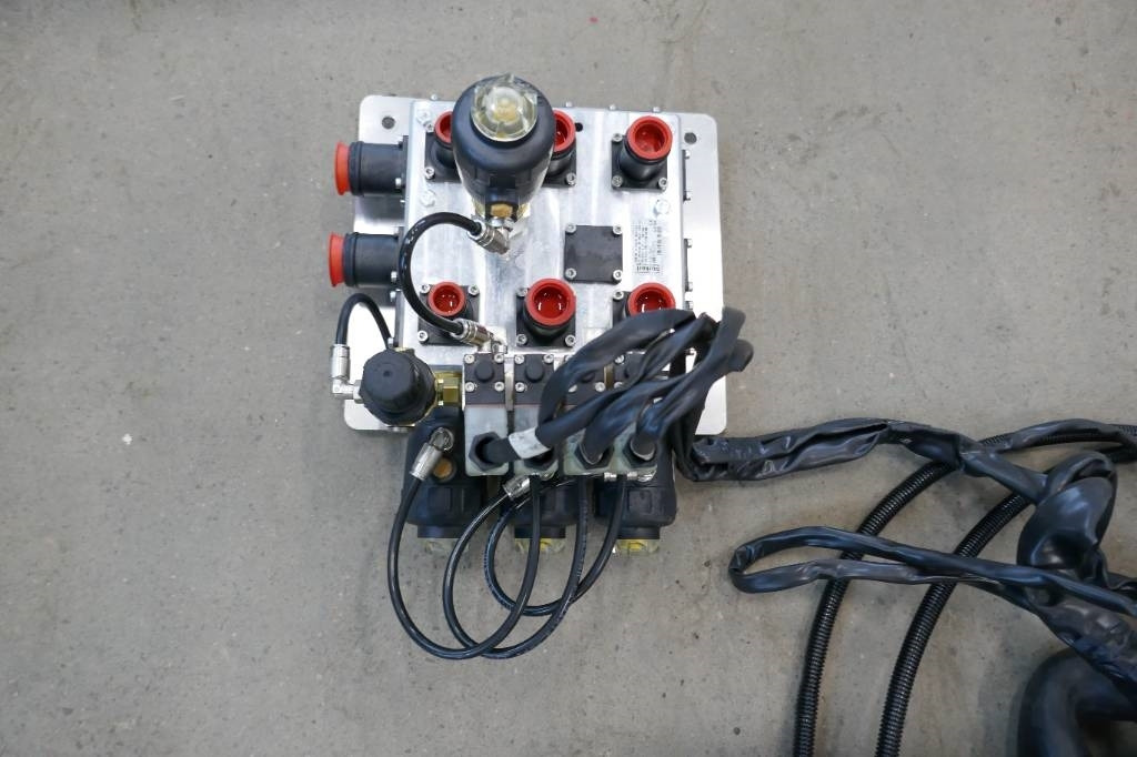 Volvo 8900 - Ohjaamo - Kuorma-auto: kuva Volvo 8900 - Ohjaamo - Kuorma-auto Volvo 8900 - Ohjaamo - Kuorma-auto: kuva Volvo 8900 - Ohjaamo - Kuorma-auto