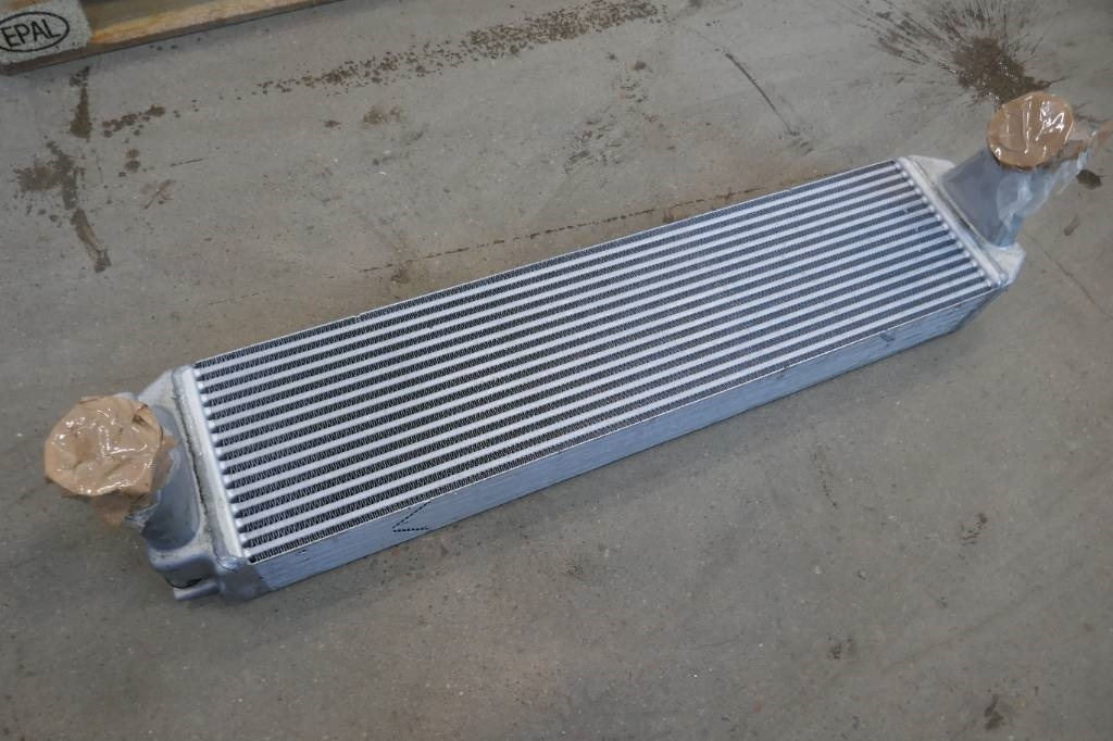 Volvo EC 300 E, Intercooler voe17514327 - Jäähdytin - Rakennuskoneet: kuva Volvo EC 300 E, Intercooler voe17514327 - Jäähdytin - Rakennuskoneet Volvo EC 300 E, Intercooler voe17514327 - Jäähdytin - Rakennuskoneet: kuva Volvo EC 300 E, Intercooler voe17514327 - Jäähdytin - Rakennuskoneet