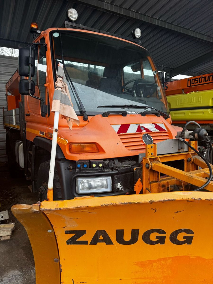 Unimog U400 4x4, Winterdienst, Schild+Streuer - Kuorma-auto: kuva Unimog U400 4x4, Winterdienst, Schild+Streuer - Kuorma-auto Unimog U400 4x4, Winterdienst, Schild+Streuer - Kuorma-auto: kuva Unimog U400 4x4, Winterdienst, Schild+Streuer - Kuorma-auto