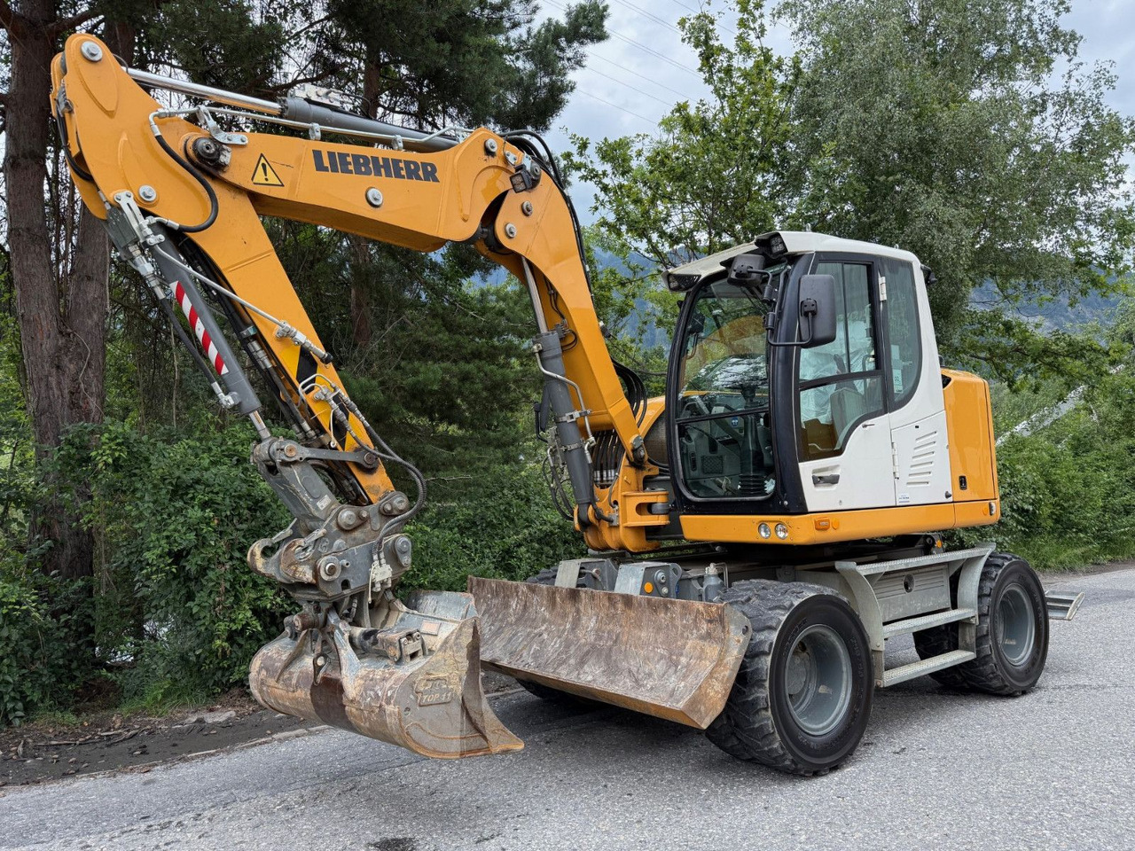 Liebherr A910 Compact Litronic,4 Schaufeln,Schnellwechsle - Pyöräalustainen kaivinkone: kuva Liebherr A910 Compact Litronic,4 Schaufeln,Schnellwechsle - Pyöräalustainen kaivinkone Liebherr A910 Compact Litronic,4 Schaufeln,Schnellwechsle - Pyöräalustainen kaivinkone: kuva Liebherr A910 Compact Litronic,4 Schaufeln,Schnellwechsle - Pyöräalustainen kaivinkone