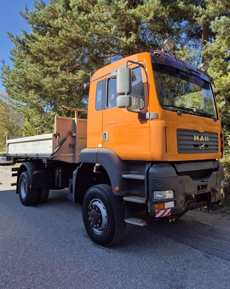 MAN 18.313 FAK 4x4, E3, ohne Kran - Kippiauto kuorma-auto: kuva MAN 18.313 FAK 4x4, E3, ohne Kran - Kippiauto kuorma-auto MAN 18.313 FAK 4x4, E3, ohne Kran - Kippiauto kuorma-auto: kuva MAN 18.313 FAK 4x4, E3, ohne Kran - Kippiauto kuorma-auto