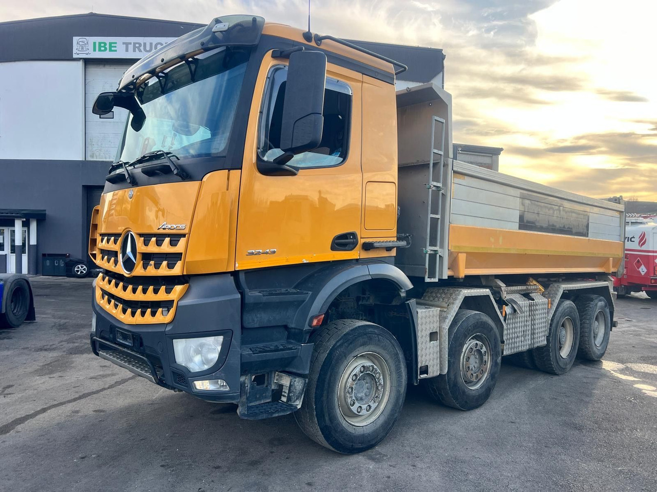 Mercedes-Benz Arocs 3243 8x4, E6, Meiller Kipper - Kippiauto kuorma-auto: kuva Mercedes-Benz Arocs 3243 8x4, E6, Meiller Kipper - Kippiauto kuorma-auto Mercedes-Benz Arocs 3243 8x4, E6, Meiller Kipper - Kippiauto kuorma-auto: kuva Mercedes-Benz Arocs 3243 8x4, E6, Meiller Kipper - Kippiauto kuorma-auto