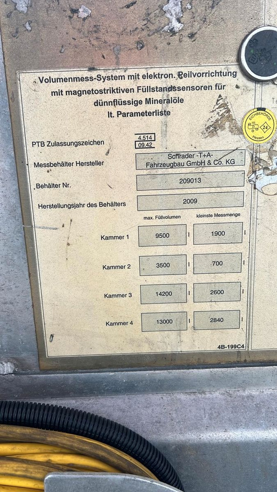 Schrader Treibstoff Diesel/Benzin, 4 Kammern, Sening - Säiliöpuoliperävaunu: kuva Schrader Treibstoff Diesel/Benzin, 4 Kammern, Sening - Säiliöpuoliperävaunu Schrader Treibstoff Diesel/Benzin, 4 Kammern, Sening - Säiliöpuoliperävaunu: kuva Schrader Treibstoff Diesel/Benzin, 4 Kammern, Sening - Säiliöpuoliperävaunu