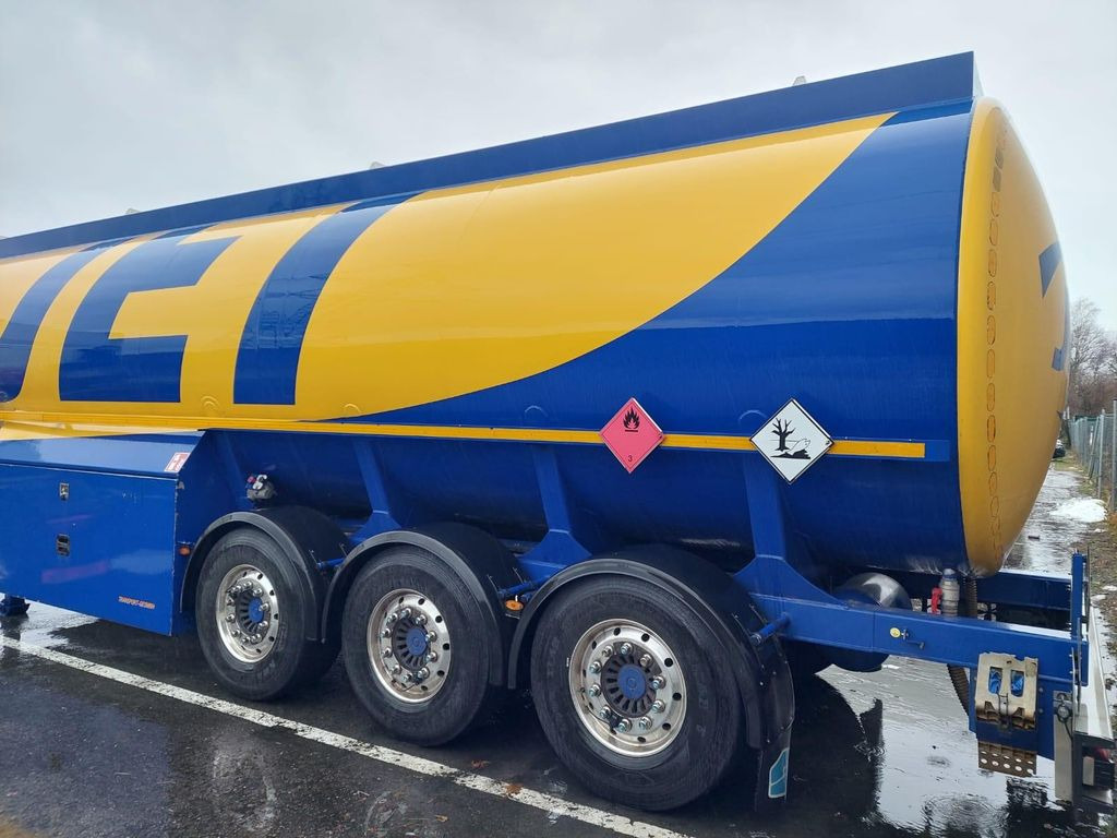 Schwarzmüller Schwingenschlögel,ADR,Diesel/Benzin, 5 Kammern - Säiliöpuoliperävaunu: kuva Schwarzmüller Schwingenschlögel,ADR,Diesel/Benzin, 5 Kammern - Säiliöpuoliperävaunu Schwarzmüller Schwingenschlögel,ADR,Diesel/Benzin, 5 Kammern - Säiliöpuoliperävaunu: kuva Schwarzmüller Schwingenschlögel,ADR,Diesel/Benzin, 5 Kammern - Säiliöpuoliperävaunu