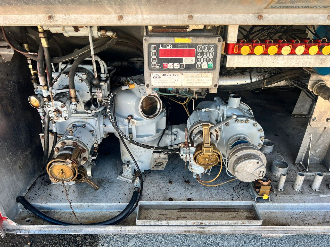 Säiliöpuoliperävaunu Schwarzmüller TS 3/E ADR, 6 Kammern Treibstoff Fuel: kuva Säiliöpuoliperävaunu Schwarzmüller TS 3/E ADR, 6 Kammern Treibstoff Fuel