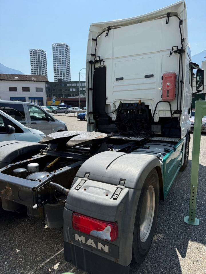 MAN TGX 18.680 V8 4x2, Euro 5,Retarder,Kipphydraulik - Vetopöytäauto: kuva MAN TGX 18.680 V8 4x2, Euro 5,Retarder,Kipphydraulik - Vetopöytäauto MAN TGX 18.680 V8 4x2, Euro 5,Retarder,Kipphydraulik - Vetopöytäauto: kuva MAN TGX 18.680 V8 4x2, Euro 5,Retarder,Kipphydraulik - Vetopöytäauto