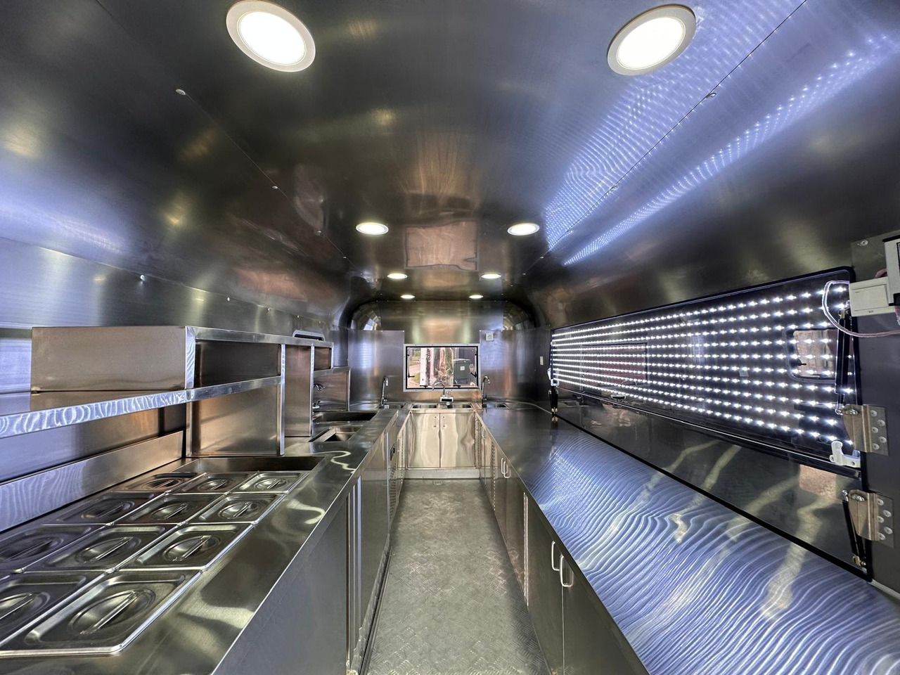 Bodex - Myyntivaunu: kuva Bodex - Myyntivaunu Bodex - Myyntivaunu: kuva Bodex - Myyntivaunu