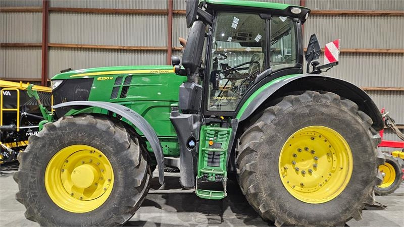 John Deere 6250R Ultimate Edition  - Traktori: kuva John Deere 6250R Ultimate Edition  - Traktori John Deere 6250R Ultimate Edition  - Traktori: kuva John Deere 6250R Ultimate Edition  - Traktori