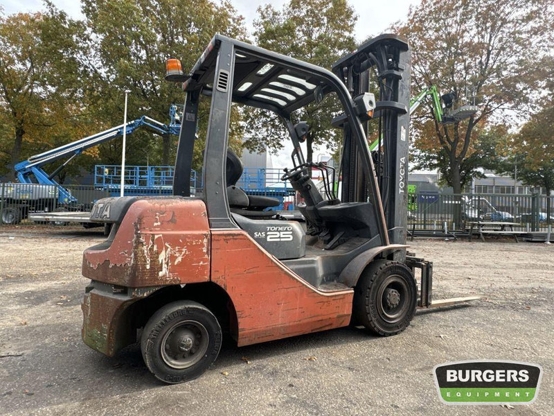 Toyota 8FDF25 - Dieseltrukki: kuva Toyota 8FDF25 - Dieseltrukki Toyota 8FDF25 - Dieseltrukki: kuva Toyota 8FDF25 - Dieseltrukki